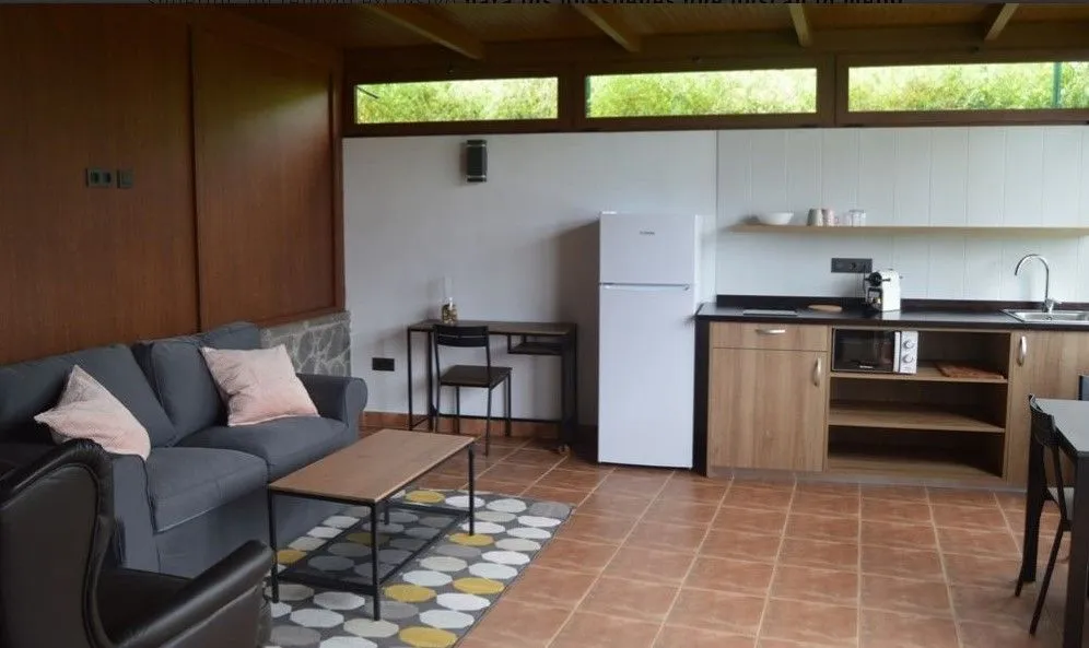 Fotografía de un hotel en Los Realejos que estudiamos para nuestros compradores (ref. H12)